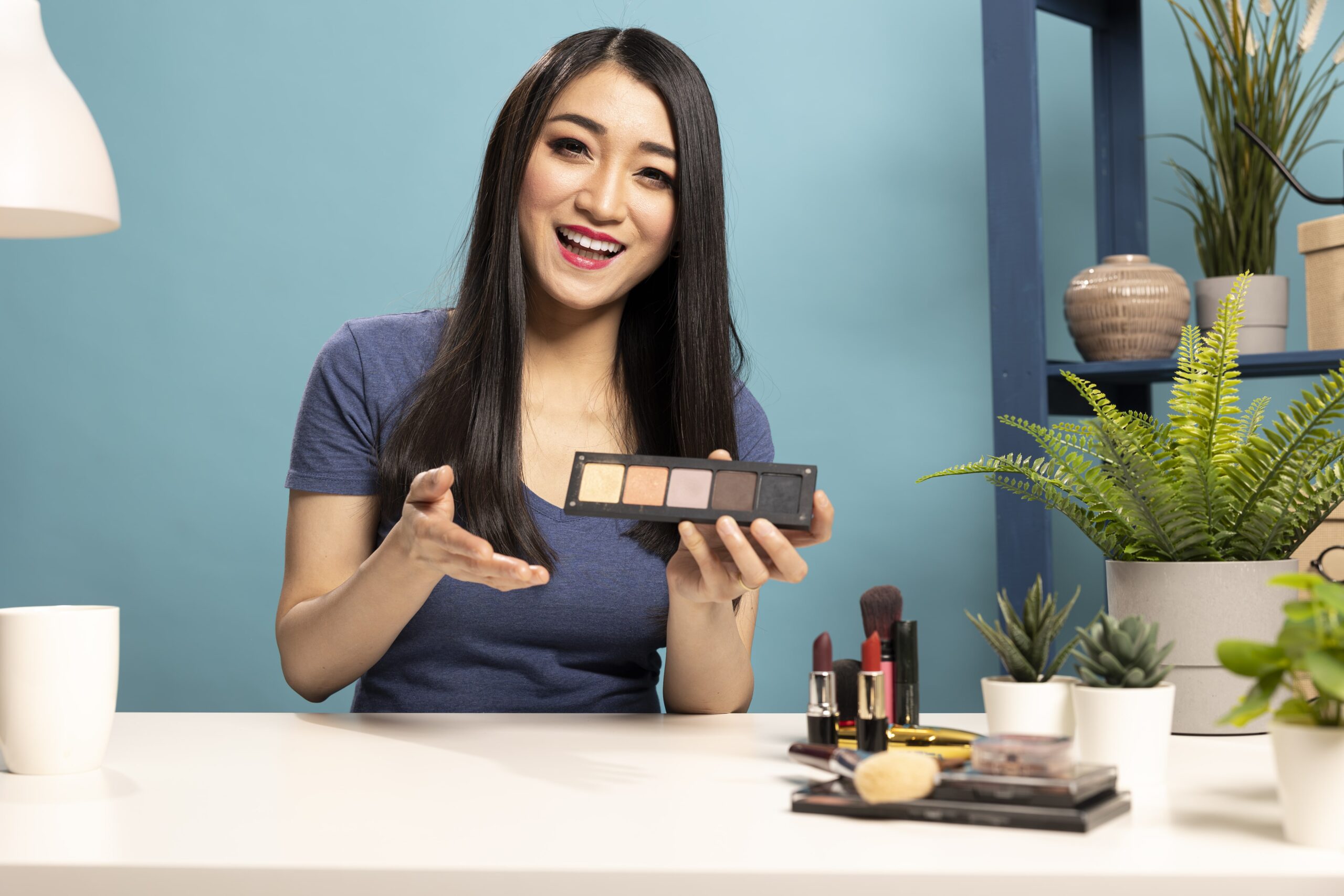 beauty-influencer-presents-makeup-product-min